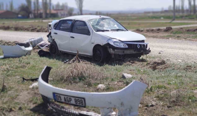 Takla atan otomobilin sürücüsü kazayı şans eseri hafif yaralı atlattı