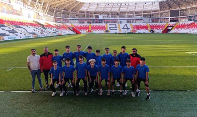 Talas 75. Yıl Mühibe Germirli Ortaokulu Türkiye Yarı finallerine başlıyor