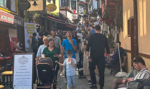Tarihi Odunpazarı Evleri bayramda ziyaretçi akınına uğradı