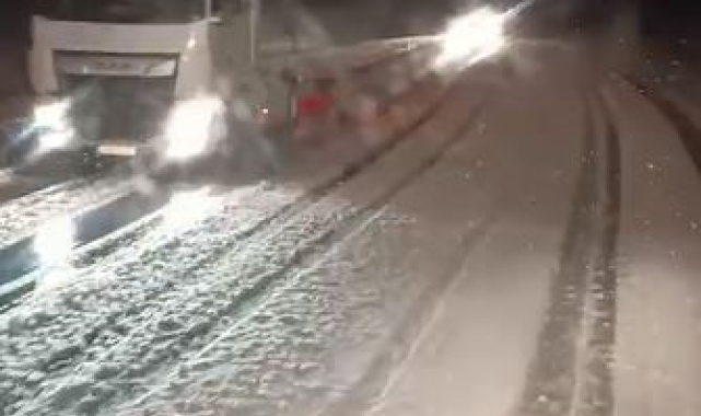 Tendürek Geçidi'nde ulaşıma kar engeli
