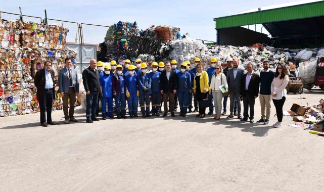 Tepebaşı'nda tonlarca atık kazanca dönüşüyor