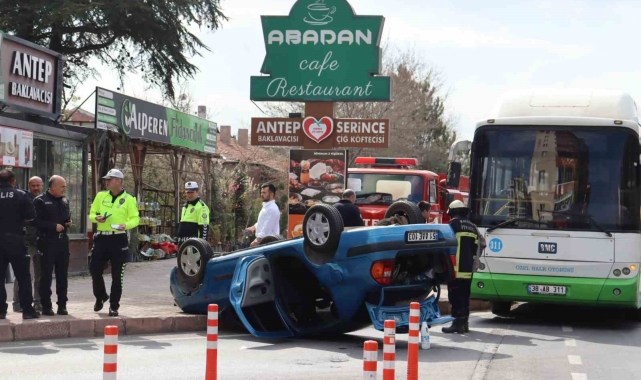 Ters dönen otomobilden burunları bile kanamadan çıktılar
