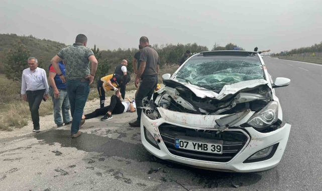 Tıra arkadan çarpan otomobil sürücüsü yaralandı