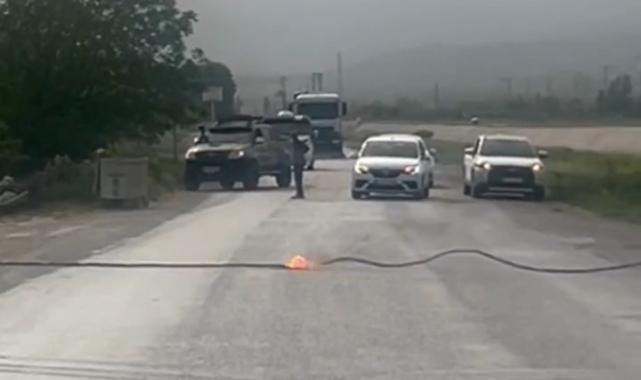 Tokat'ta elektrik kablosu patladı, yol trafiğe kapatıldı