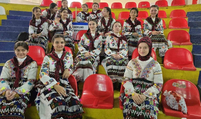 Tokat'ta halk oyunları müsabakaları şölen gibi geçti
