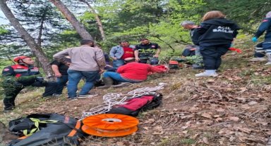 Trabzon'da ormanda çalışırken uçuruma yuvarlanan kişiyi itfaiye kurtardı