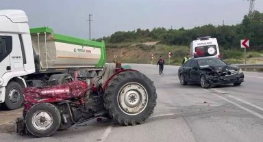 Traktör ile otomobil çarpıştı: 3 yaralı