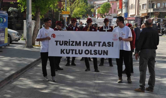 Turizm Haftası için liseli öğrencilerle yürüyüş düzenlendi