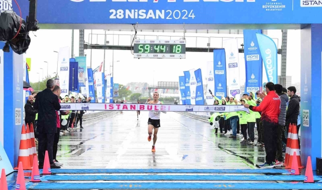 Türkiye İş Bankası 19. İstanbul Yarı Maratonu'nu erkeklerde Hicham Amghar, kadınlar Sheila Chelangat kazandı