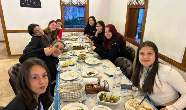 Türkiye Şampiyonu Ege Yıldızları Hokey Takımı iftarda buluştu
