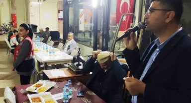 Türkoğlu ve Can iftarını vatandaşlarla açtı