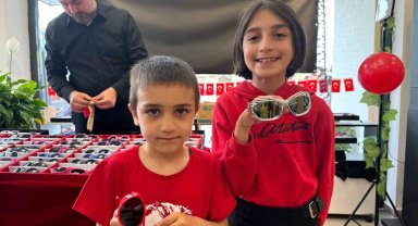 Tuzla'da çocuklara 23 Nisan hediyesi: Yüzlerce gözlük dağıtıldı