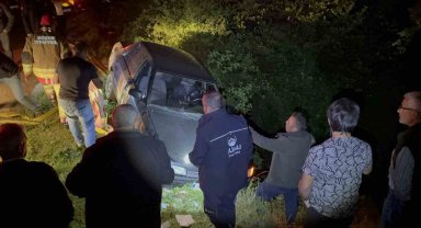 Uçurumdan yuvarlanan otomobili itfaiye son anda kurtardı