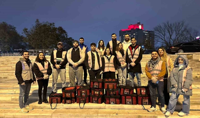 Üniversite öğrencileri evsiz insanlar için "çorbada tuzum olsun" dedi