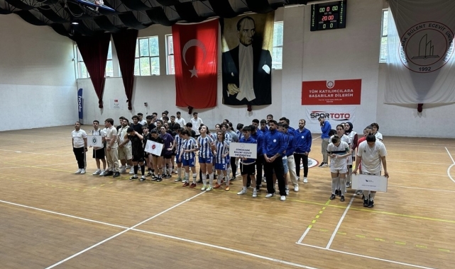Üniversiteler Arası Salon Futbolu Bölgesel Lig grup müsabakaları açılış seremonisi gerçekleştirildi