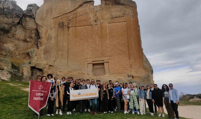 Üniversiteli ve liseli öğrenciler Turizm Haftası'nı Yazılıkaya'da kutladı