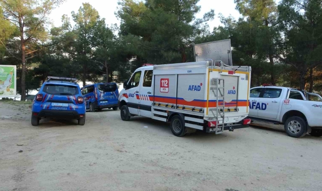 Uşak'ta otomobil gölete düştü, arama çalışması başlatıldı