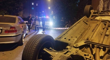 Üsküdar'da park halindeki araca çarpan otomobil takla attı: 1 yaralı
