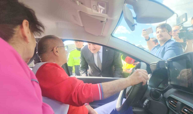 Uygulamaya katılan vali sürücüleri uyardı: Sevdiklerinize sağlıkla ulaşın