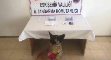 Üzerinde ve aracında uyuşturucu taşıyan şüpheli yol kontrolünde yakalandı