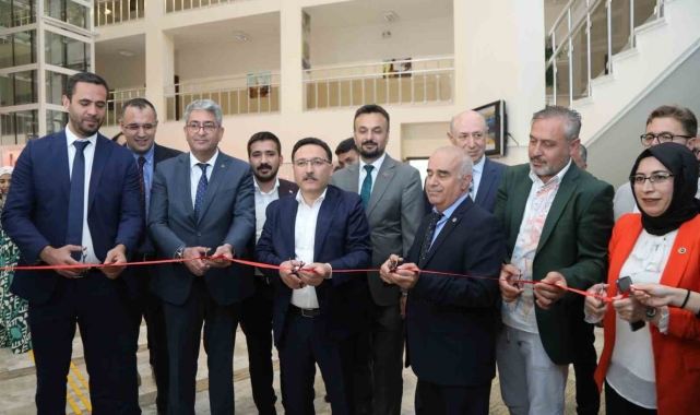 Vali Çiçek: "Turizm fakültelerinde okuyan öğrenciler bu memleket için milli görev yapıyor"