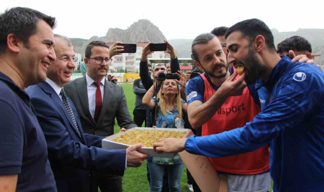 Vali Doruk'tan Amasyasporlu futbolculara moral desteği