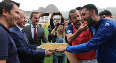 Vali Doruk'tan Amasyasporlu futbolculara moral desteği