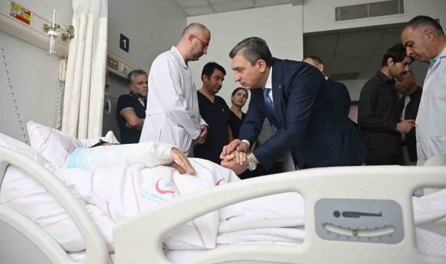 Vali Şahin teleferik kazazedelerini hastanede ziyaret etti