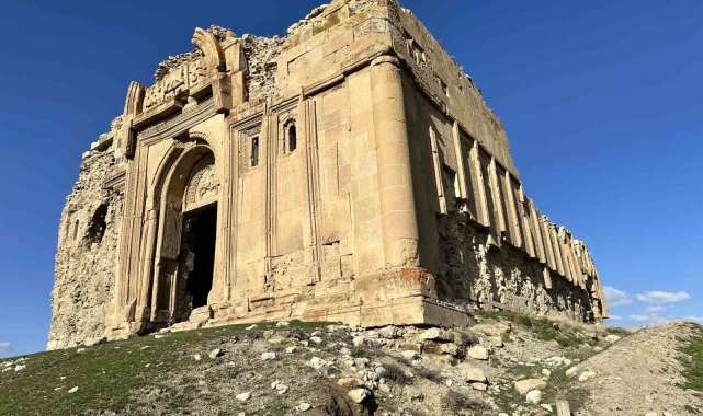 Van'ın bin 700 yıllık kilisesi ziyaretçilerini bekliyor