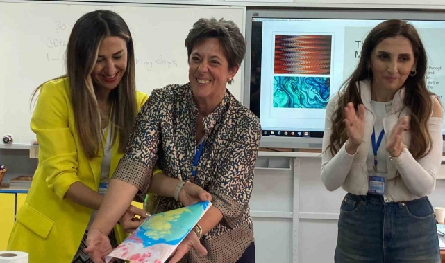 Yabancı öğrenciler ebru sanatı ile tanıştı