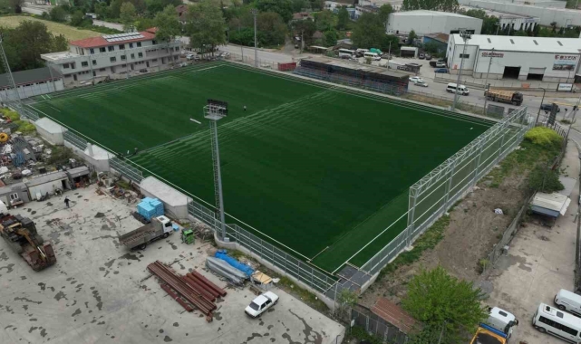 Yakup Altun Stadı'nda sentetik çim seriliyor