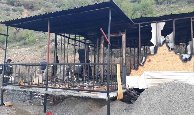 Yangın, müstakil evi kullanılamaz hale getirdi