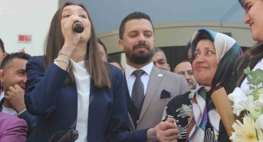 Yeni Başkan Durbay'ın annesinden gurur gözyaşları