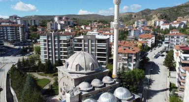 Yıkılma tehlikesi bulunan minarenin çevresindeki binalar tahliye kararı