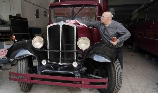 Yıllardır hurdadaydı, 1938 model otobüsün son hali göz kamaştırdı