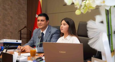 Yılmaz, görevi ecrin Naz Atar'a devretti