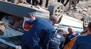 Yüksekova'da otomobil devrildi: 9 yaralı