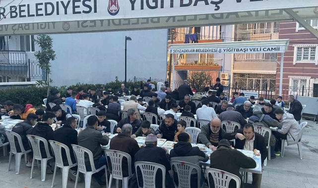 Yüzlerce Manisalı Yiğitbaş Veli Hazretlerinin manevi huzurunda oruç açtı