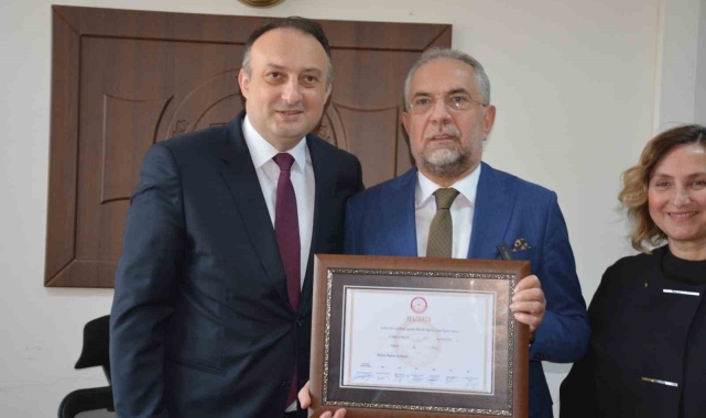 Zile Belediye Şükrü Sargın mazbatasını aldı