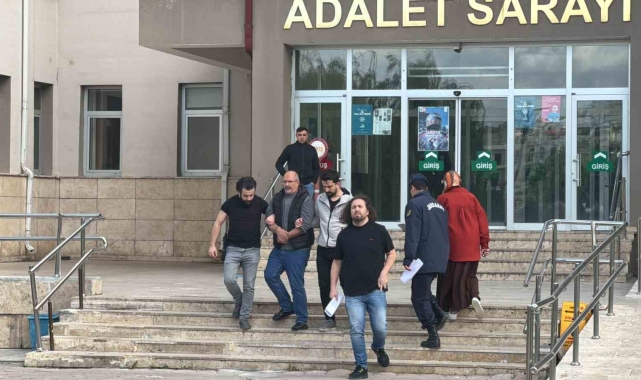 1 kişiyi öldürüp 1 kişiyi yaraladı, mahkemede ise susmayı tercih etti