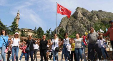 1 Mayıs Amasya'da halaylarla kutlandı