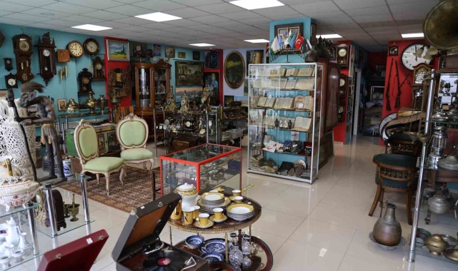 10 yaşında başlayan sevgi tutkuya dönüştü, iş yerini adeta müzeye çevirdi