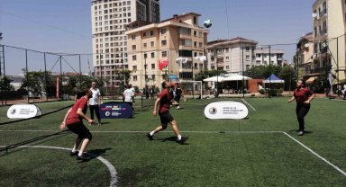 19 Mayıs Atatürk'ü Anma Gençlik ve Spor Bayramı için Kartal'da sporcular ayak tenisinde rekabet etti