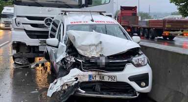 2 tır ve hafif ticari araç çarpıştı: 1 yaralı