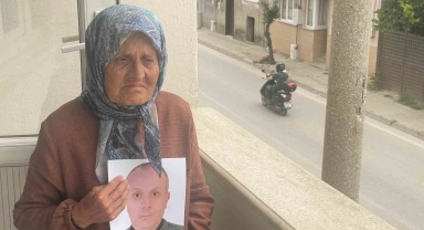 20 gündür ağlamaktan gözyaşları kurudu...96'lık Zeliha Nine 20 gündür balkonda evladını bekliyor