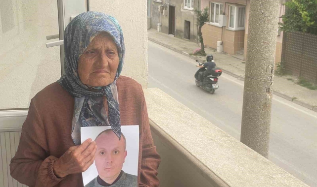 20 gündür ağlamaktan gözyaşları kurudu...96'lık Zeliha Nine 20 gündür balkonda evladını bekliyor