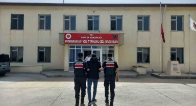 4 yıl 4 ay 15 gün hapis cezası ile aranan şahsı jandarma yakaladı