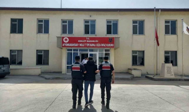 4 yıl 4 ay 15 gün hapis cezası ile aranan şahsı jandarma yakaladı