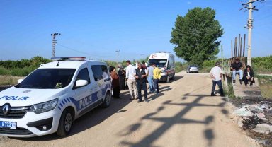 Acılı anne boğularak ölen oğlunun başını son kez okşadı