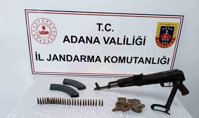 Adana'da bir uzun namlulu tüfek ele geçirilirken 2 kişi de yakalandı